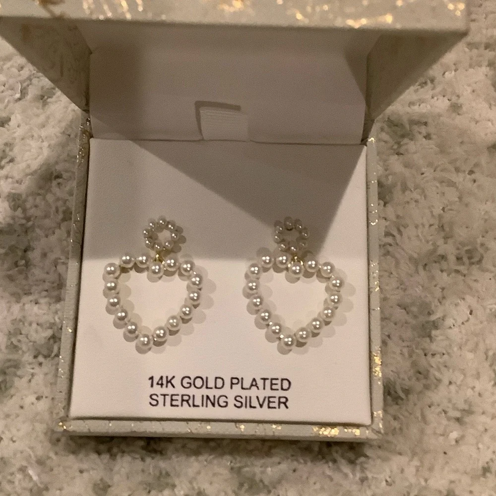 Rachel Zoe 14kt Gold Plated Sterling Silver Pearl Heart Earrings NWT Boxed - Picture 8 of 16